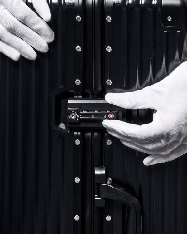 حقيبة سفر متوسطة الحجم - أسود