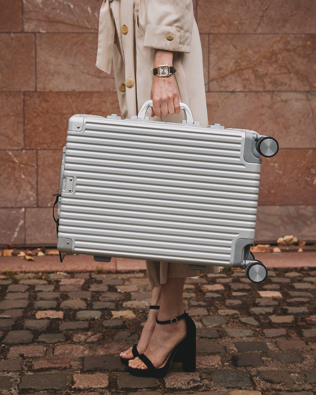 Our factory partners personally inspect a finished Masaar carry-on with the production managers.
